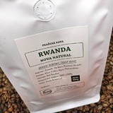 Další ovocná africká 🌴🌄naturálka🤭. 👉👌Red Bourbon, severní Rwanda, zpracovatelská stanice Nova👌👈 V šálku sladké  jahody🍓 borůvky a černý rybíz. Dáme Sicafe?☕♥️☕
.
.
.
.
#sicafe #sicafecz #prazirnakavy #prazime #prazirnajablunkov #specialtycoffee #vyberovakava #jablunkov #damesicafe #rwanda #coffeespecialty #coffeeroasters #coffeebag #rwandanovacoffee #dripcoffee #drip #naturalcoffee #kava